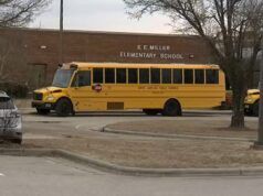 La contea di Cumberland chiude le scuole | Cresce la reazione negativa sui piani di fusione, genitori e studenti intervengono