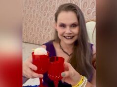 La comunità reagisce: “Devastato” quando l’adolescente di Fayetteville accusato di aver pugnalato a morte sua madre appare in tribunale