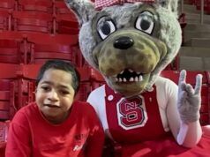 Grayson Ketchie NC Stato | I fan del Wolfpack si riuniscono al Campanile per ricordare il superfan morto a 14 anni