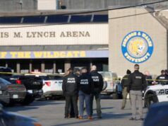 Sparatoria alla pista di hockey su ghiaccio a Pawtucket, Rhode Island: il tiratore identificato come Robert Dorgan o Roberta Esposito alla Dennis M. Lynch Arena