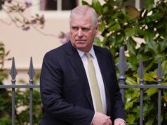 L’ex principe Andrea britannico è stato arrestato con l’accusa di abuso di cariche pubbliche, dice la polizia