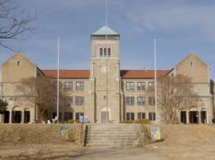 Martin Luther King Jr. fa visita a Raleigh durante la lotta della famiglia per integrare la Broughton High School