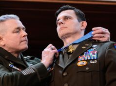 Il pilota dell’esercito ferito nel raid di Maduro ha ricevuto la medaglia d’onore del Congresso durante il discorso di Trump