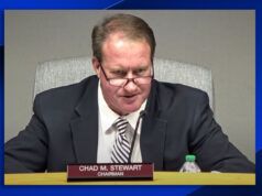 Candidato commissario della contea di Johnston accusato di pirata della strada di uno scuolabus