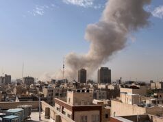 Il ministro della Difesa israeliano afferma che il suo Paese ha attaccato l’Iran e ha dichiarato lo stato di emergenza