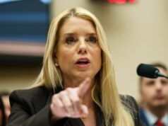 È scoppiata una sparatoria dopo che Bondi ha chiesto alle vittime di Epstein di scusarsi