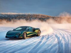 Sul ghiaccio, in una supercar: il controllo della stabilità sta diventando molto buono