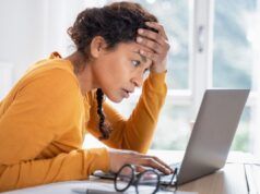 Donna che parla con un reclutatore – scioccata dall’e-mail che ha ricevuto in seguito: “preoccupata”