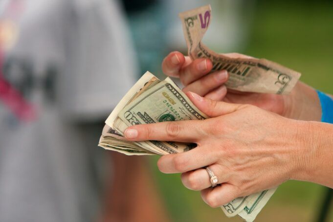 2587931-hands-counting-money.jpg