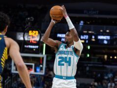Kon Knueppel stabilisce il record di 3 punti da Rookie mentre gli Hornets battono i Pacers