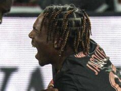 Jeremy Jacquet, l’acquisto del Liverpool, urla di dolore mentre l’asso da 60 milioni di sterline viene costretto a lasciare infortunato