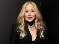 La battaglia contro la SM di Christina Applegate è confinata nella sua camera da letto