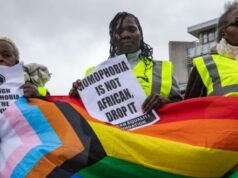 Due donne arrestate per essersi baciate in pubblico in Uganda, rischiano la prigione