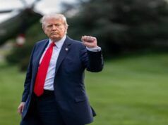 Accusato di razzismo, Trump ha cancellato il post sul meme della scimmia di Obama ma si è rifiutato di scusarsi