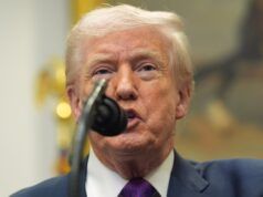 Trump ha graziato 5 ex giocatori della NFL per crimini che vanno dalla menzogna al traffico di droga