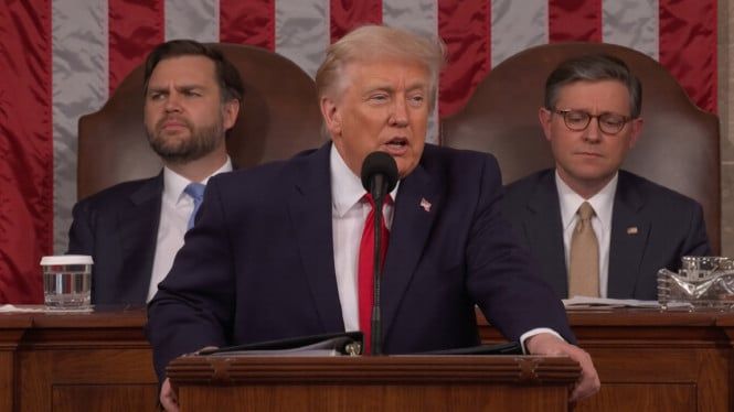 699ed03b6cc7d-presiden-as-donald-trump-saat-pidato-kenegaraan-union-speech-di-capitol-hill-as_gemini_665_374.jpg