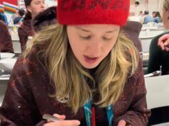 Gli atleti italiani del cibo mangiano in sala da pranzo