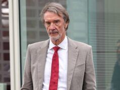 Man Utd rompe il silenzio con una dichiarazione sui commenti sugli immigrati del comproprietario Sir Jim Ratcliffe