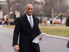 L’HUD propone regole che impedirebbero ai non cittadini di vivere prevalentemente con mezzi di sussistenza sovvenzionati