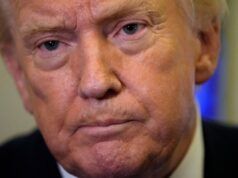 L’indice di gradimento di Donald Trump tra gli elettori bianchi è sott’acqua nei nuovi sondaggi