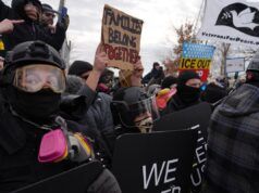 Decine di manifestanti sono stati arrestati dopo la morte di Renee Goode