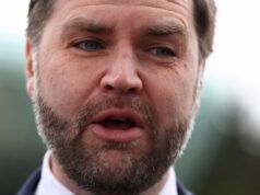 Dopo aver rimosso il consiglio religioso, Carey chiamò il giocatore di bocce di Prezion JD Vance