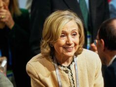 Hillary Clinton condivide foto di armi da guerra tra Russia e Ucraina