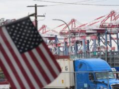 Gli Stati Uniti hanno imposto una tariffa del 10% dopo che Trump aveva promesso un tasso del 15%.