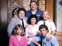 Ted Danson, ex membro di “Cheers”, ricorda che la sitcom è arrivata “ultima” negli ascolti
