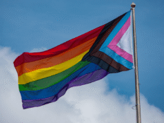 Il nuovo disegno di legge “proteggerebbe la bandiera dell’orgoglio” dall’amministrazione Trump