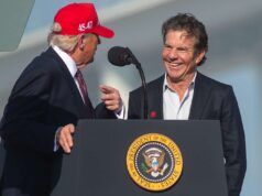 L’ex costar di Dennis Quaid, Lauren Holly, critica il suo “folle” sostegno a Trump