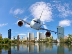 Il pilota ha effettuato un “atterraggio di emergenza” sulla trafficata Georgia Road