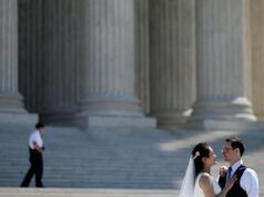 Le coppie prenotano il tribunale per il matrimonio, non pronte per quello che vedono: “Sto per morire”