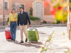 Una coppia arriva all’hotel “da sogno” dopo un viaggio di 12 ore: si rende conto che qualcosa non va