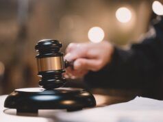 Gli avvocati del Dipartimento di Giustizia hanno ordinato il pagamento di 500 dollari al giorno in caso di oltraggio