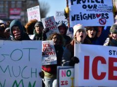 Gli studenti statunitensi affrontano la disciplina nel mezzo delle proteste scolastiche anti-ICE