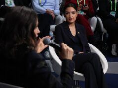 AOC avverte che la ritirata degli Stati Uniti dall'”era degli autoritari” rischia di alleanze globali