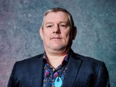 Chi è John Davidson? Informazioni sull’attivista di Tourette che ha ispirato “I Soar” – Hollywood Life