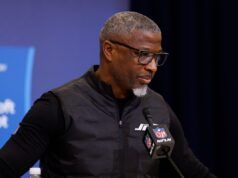 L’allenatore dei New York Jets è diventato virale per essersi addormentato alla NFL Combine