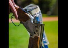 Un uomo armato è stato ucciso a colpi di arma da fuoco nella residenza di Trump in Florida