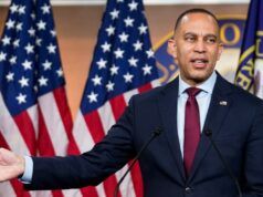 Jeffries approfondisce i finanziamenti del DHS: nessun accordo senza la riforma dell’ICE
