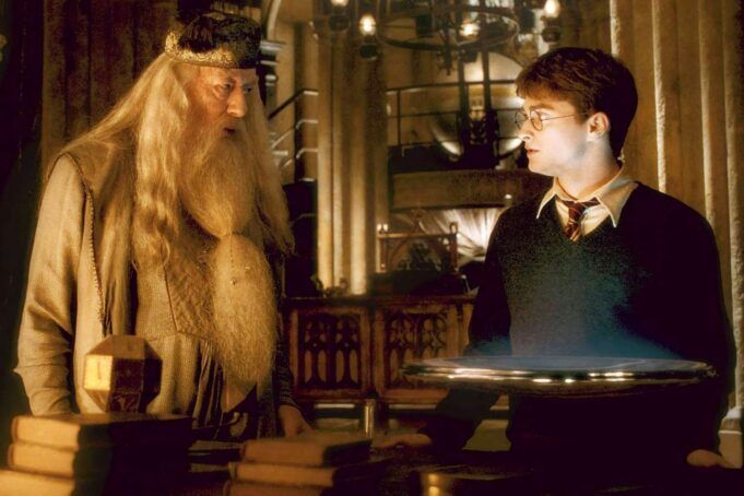MICHAEL-GAMBON-DANIEL-RADCLIFFE-Harry-Potter-and-the-Half-Blood-Prince-021926-9eb32330ca09430e94f0234997a19ada.jpg