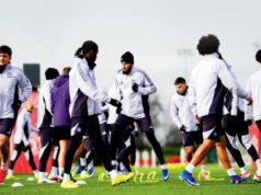 Il fiducioso Michael Carrick osserva gli Spurs mentre cresce la serie di vittorie consecutive del Manchester United