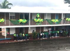 Gli insegnanti della Saint Mary’s Academy organizzano un breve sciopero per i ritardi salariali