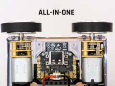 CodeCell C6 guida un piccolo modulo di costruzione di robot all-in-one