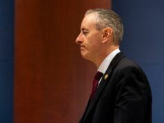 Alcuni repubblicani sono sempre più frustrati dalla sospensione del divieto di negoziazione di azioni da parte di Trump