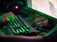 Lo streamer Northernlion “Sembra che io abbia una PlayStation 7” ha appena scoperto che il suo monitor con frequenza di aggiornamento elevata era ancora impostato su 60Hz