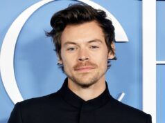 Harry Styles rise della canzone sulla cremazione al funerale di sua nonna