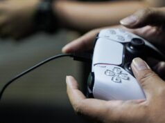 Le vendite di PS5 sono in calo, ma non inferiori a quelle di PS4, e ha anche superato Nintendo Switch 2 durante il trimestre festivo.