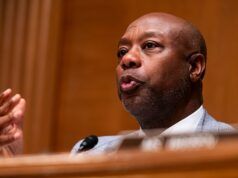 Il senatore Scott Trump condivide il video della “cosa più razzista che abbia mai visto fuori dalla Casa Bianca”